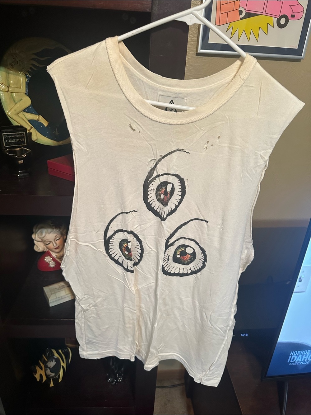 UNIF Cream White Triple Eye Graphic Tank